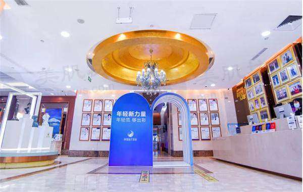 北京米兰柏羽丽都8800元切眉术，改善眉形松弛，还你年轻有神双眼！